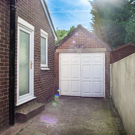 Luxe 5 Bed Bungalow In Snodland, Medway, Kent 외부 사진