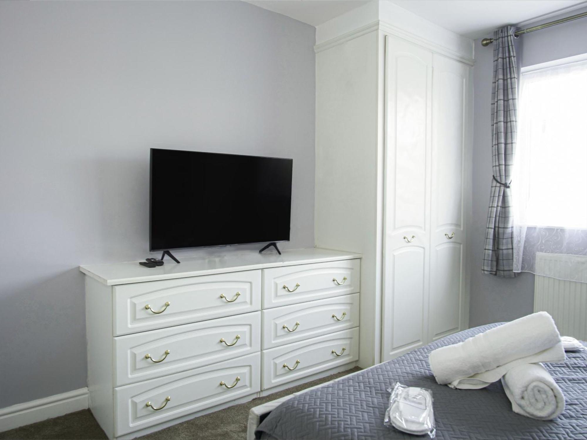 Luxe 5 Bed Bungalow In Snodland, Medway, Kent 외부 사진