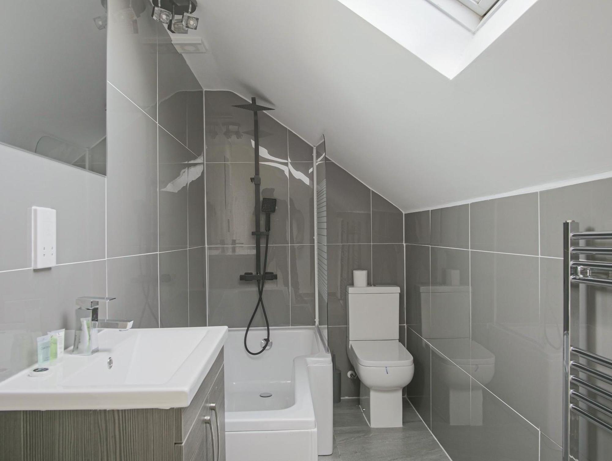 Luxe 5 Bed Bungalow In Snodland, Medway, Kent 외부 사진