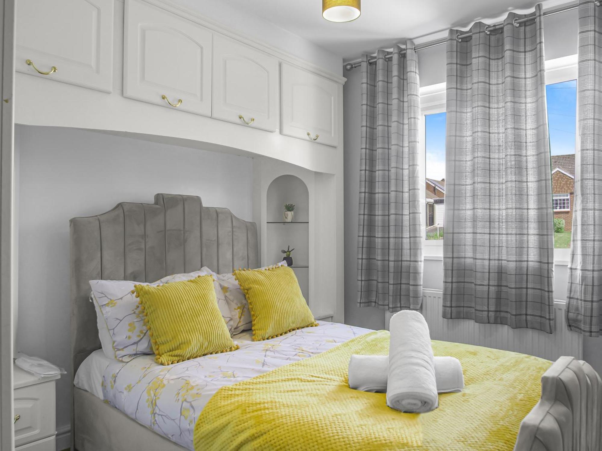 Luxe 5 Bed Bungalow In Snodland, Medway, Kent 외부 사진