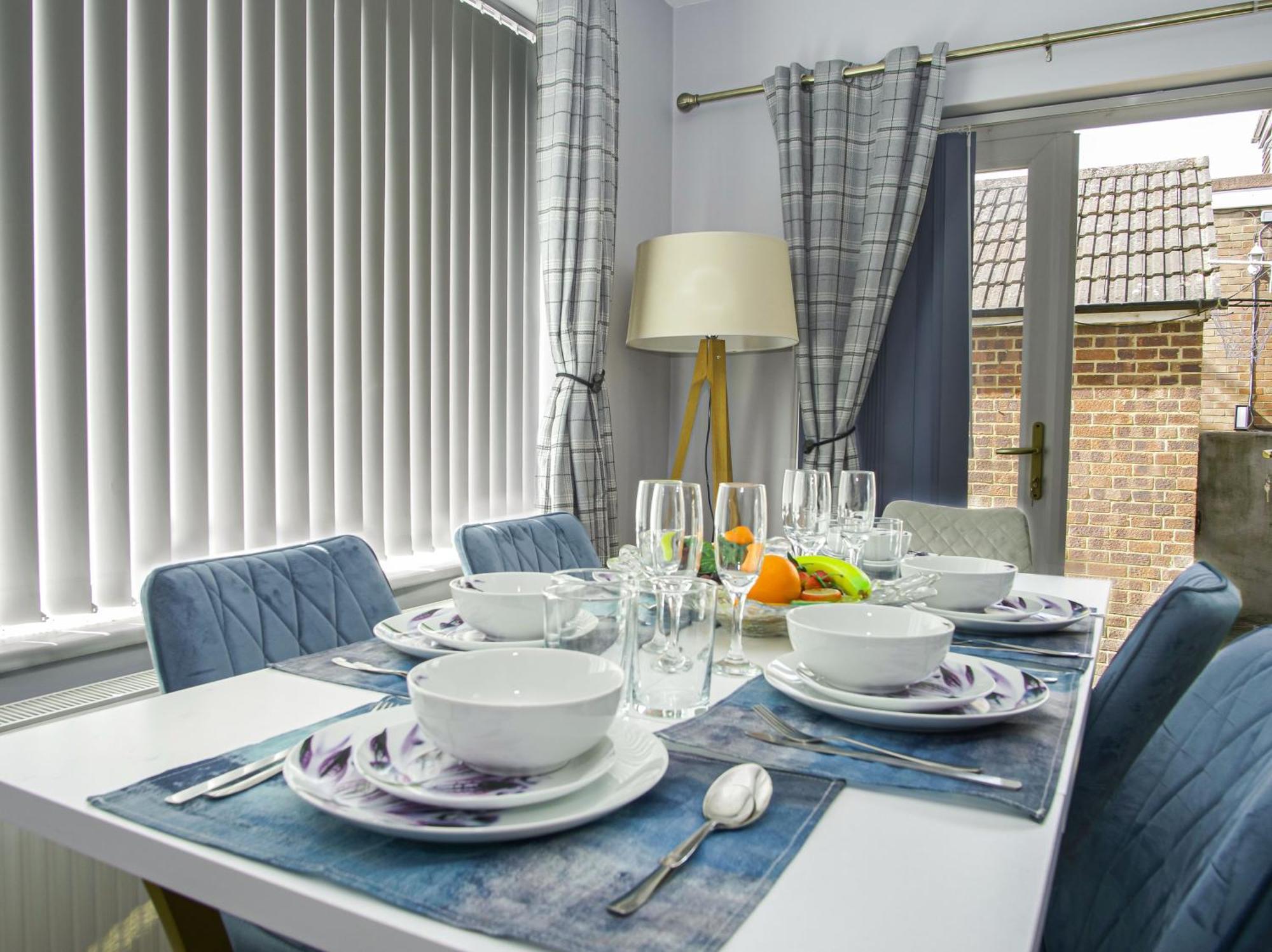 Luxe 5 Bed Bungalow In Snodland, Medway, Kent 외부 사진